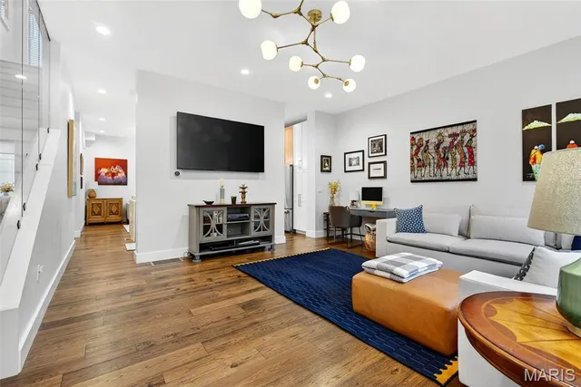 $799,000 | 215 North Sarah Street, Unit 7, St. Louis, MO 63108