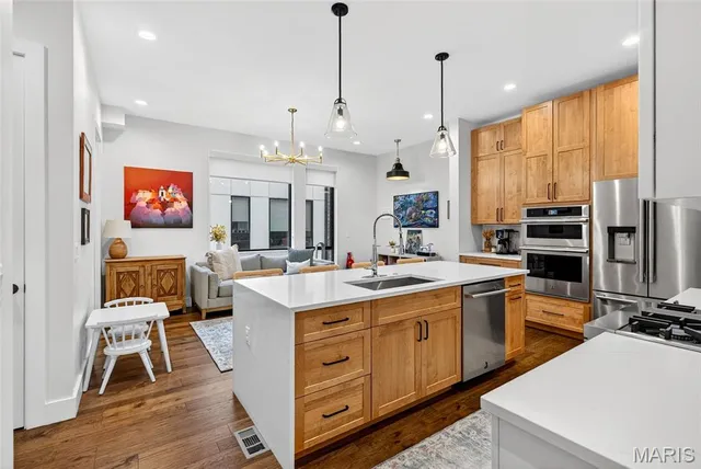 $799,000 | 215 North Sarah Street, Unit 7, St. Louis, MO 63108