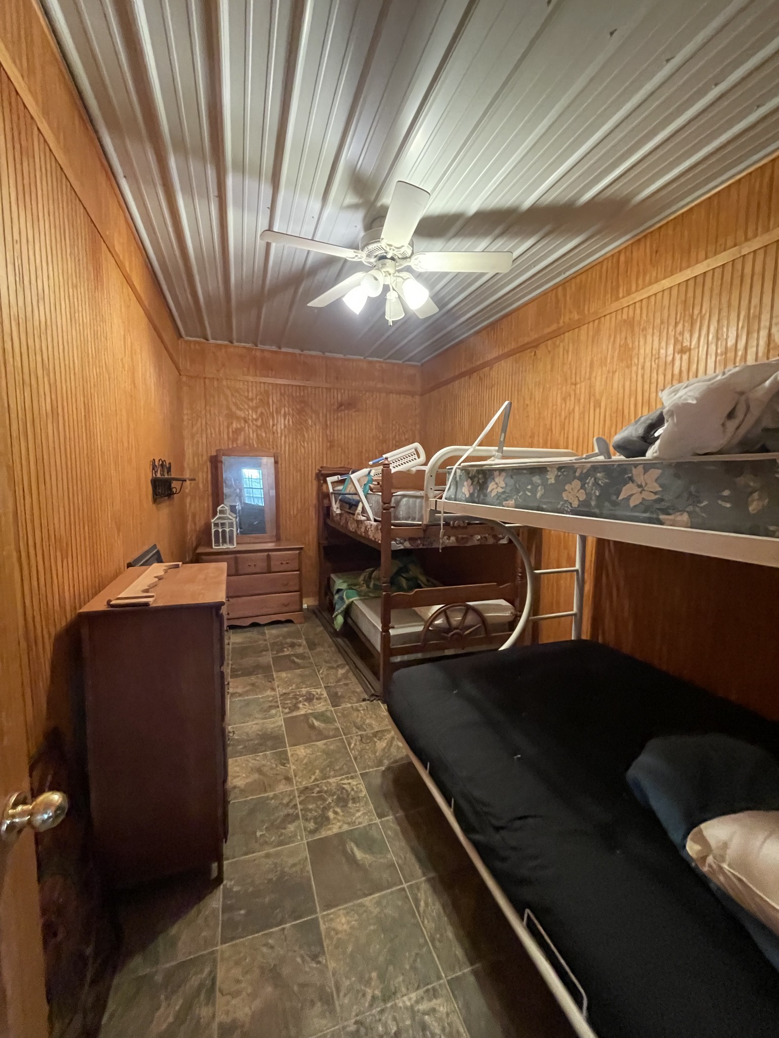 1733 Pump Station Road New Johnsonville, TN 37134 - Photo 13 of 20 a living room with a couch