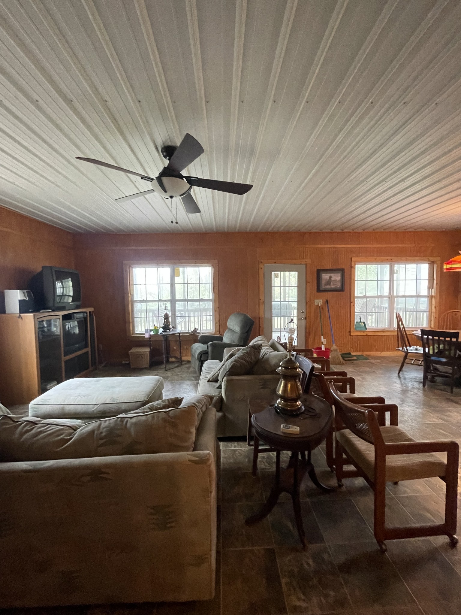 1733 Pump Station Road New Johnsonville, TN 37134 - Photo 10 of 20 a living room with furniture and a large window