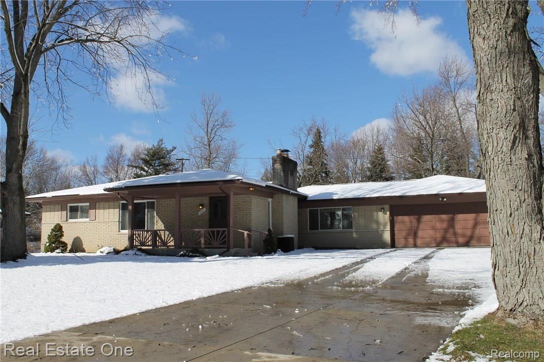 167 Booth Road Troy, MI 48085 - Photo 2 of 30 IMG_1462.JPG