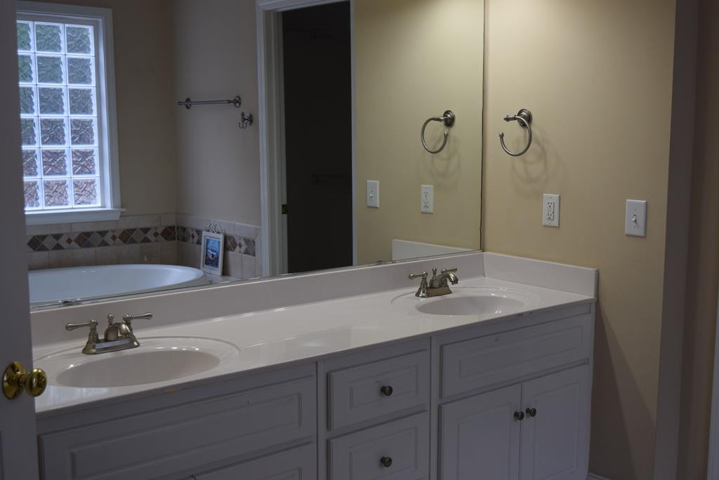 182 Hamelin Road Aiken, SC 29805 - Photo 15 of 29 Owner Bath