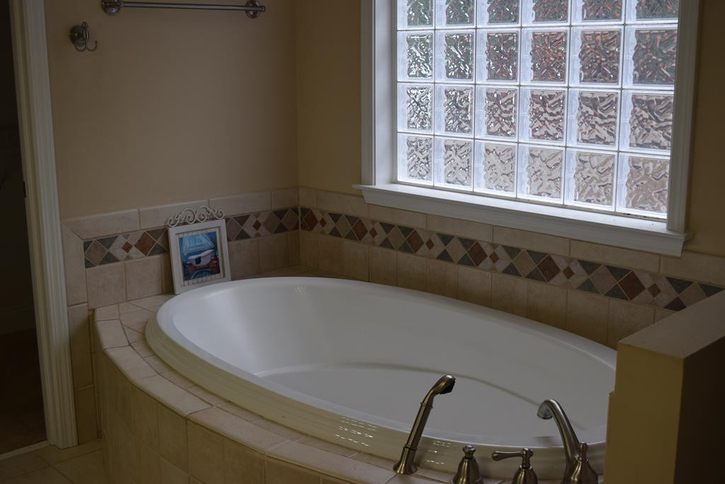 182 Hamelin Road Aiken, SC 29805 - Photo 16 of 29 Owner Bath