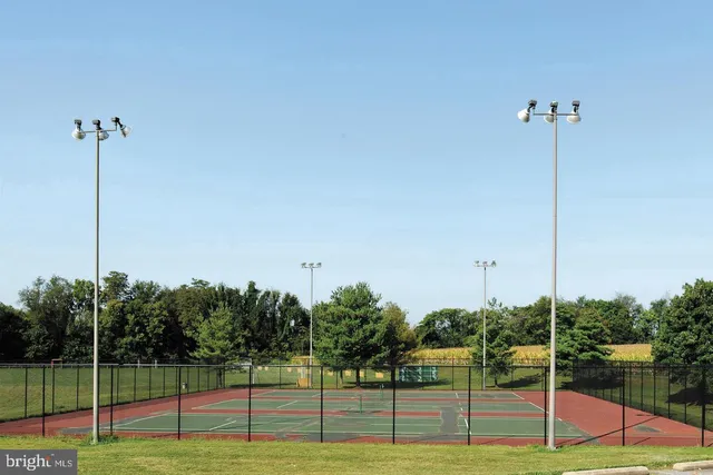a view of an tennis court