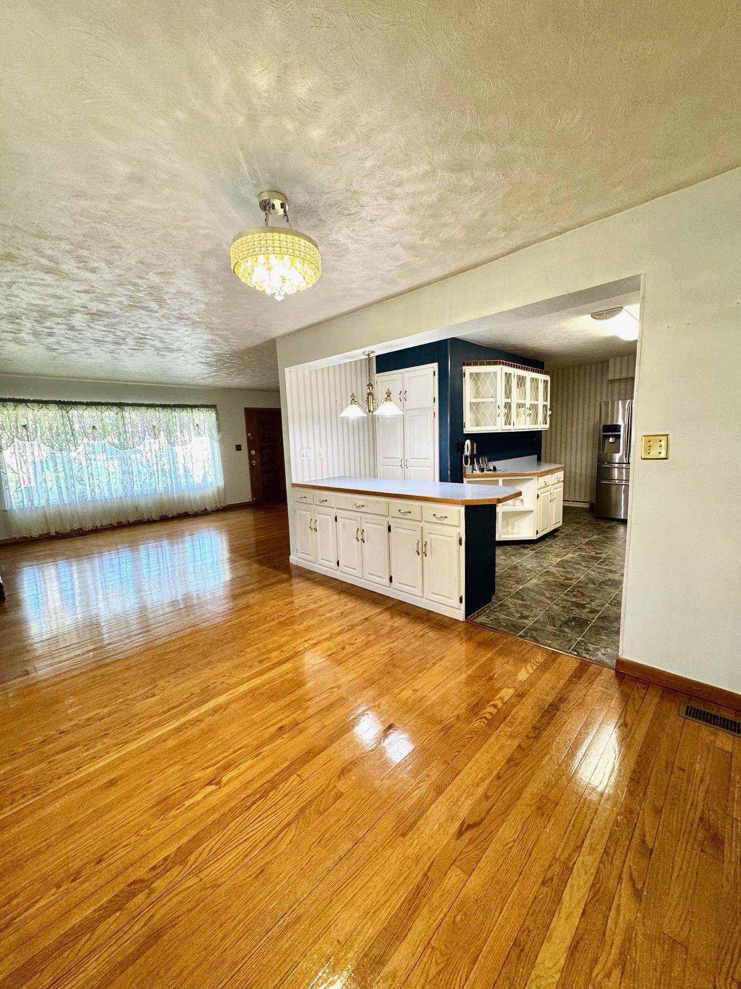 411 Wheatley Road Ashland, KY 41102 - Photo 7 of 26