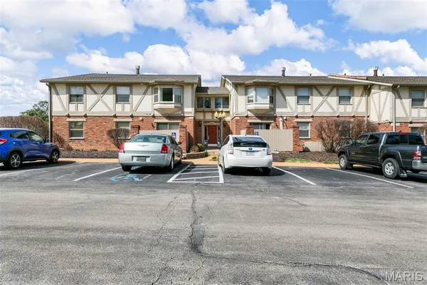 $150,000 | 1411 Willow Brook Cove Court, Unit 8, St. Louis, MO 63146