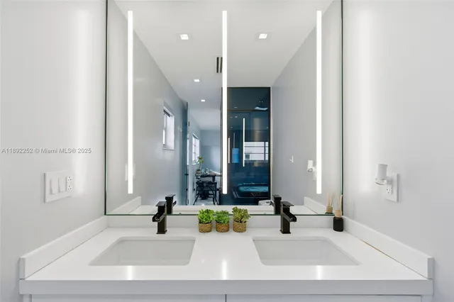 $5,000 | 1428 Euclid Avenue, Unit 207, Miami Beach, FL 33139