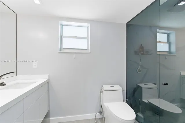 $5,000 | 1428 Euclid Avenue, Unit 207, Miami Beach, FL 33139