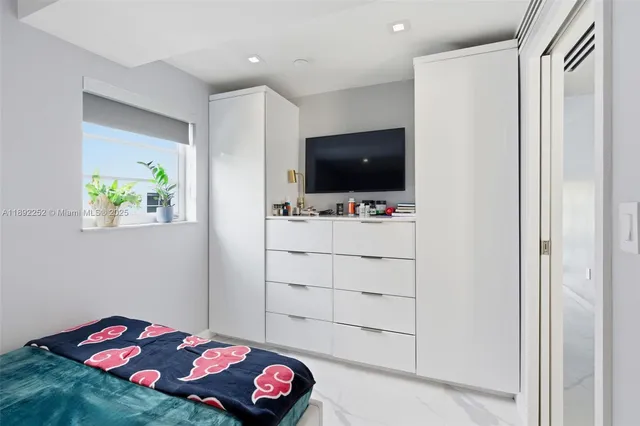 $5,000 | 1428 Euclid Avenue, Unit 207, Miami Beach, FL 33139