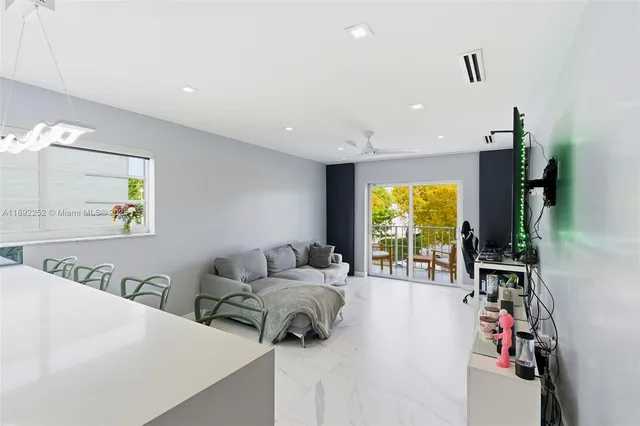 $5,000 | 1428 Euclid Avenue, Unit 207, Miami Beach, FL 33139