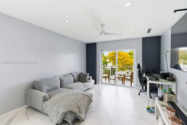 $5,000 | 1428 Euclid Avenue, Unit 207, Miami Beach, FL 33139