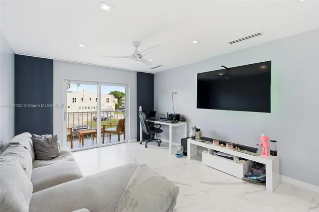 $5,000 | 1428 Euclid Avenue, Unit 207, Miami Beach, FL 33139