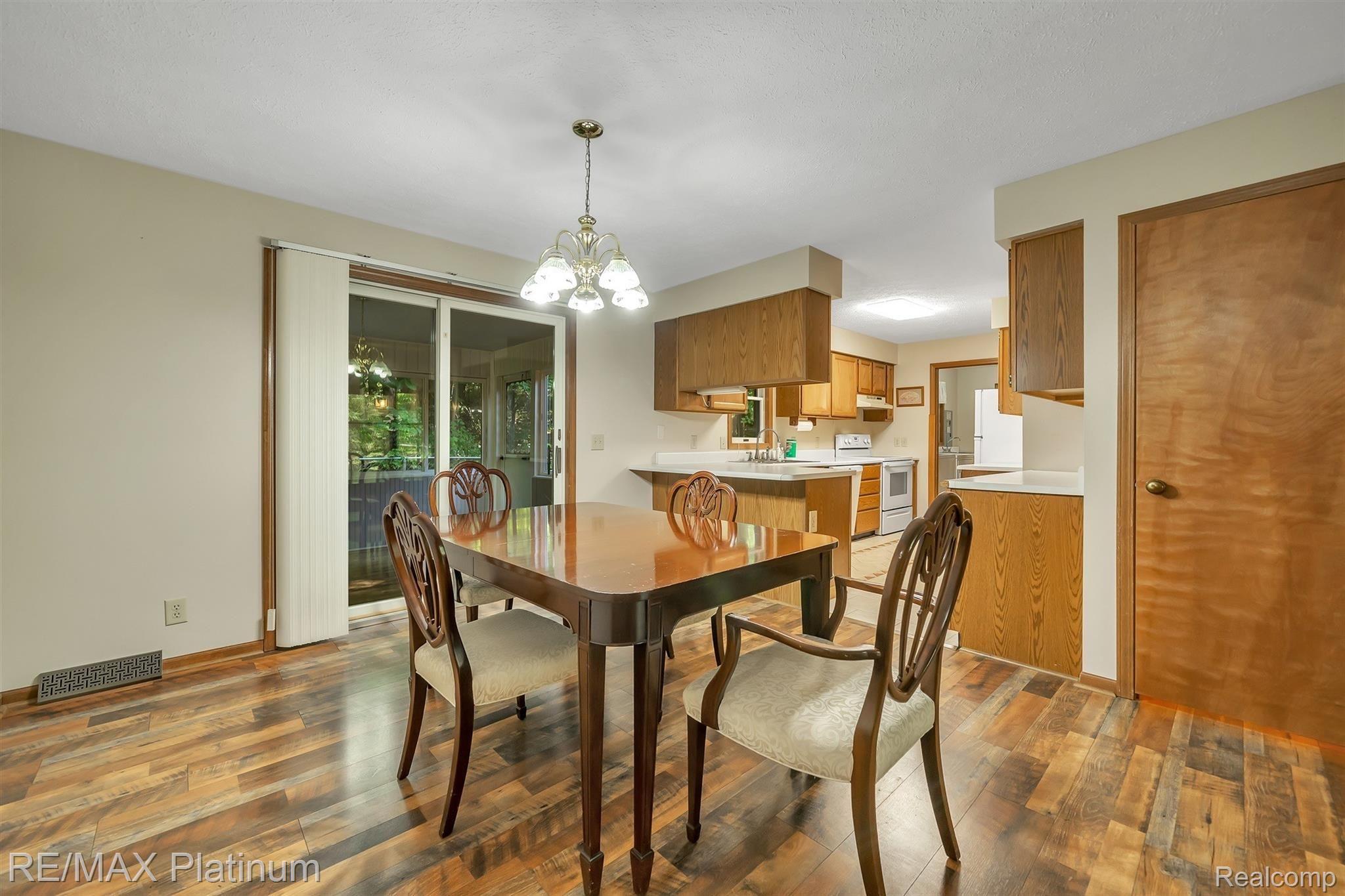 3319 Jewell Road Howell, MI 48843 - Photo 7 of 34 5854B4A4-4B15-4E0B-B6A3-24BBF709DE80.jpeg