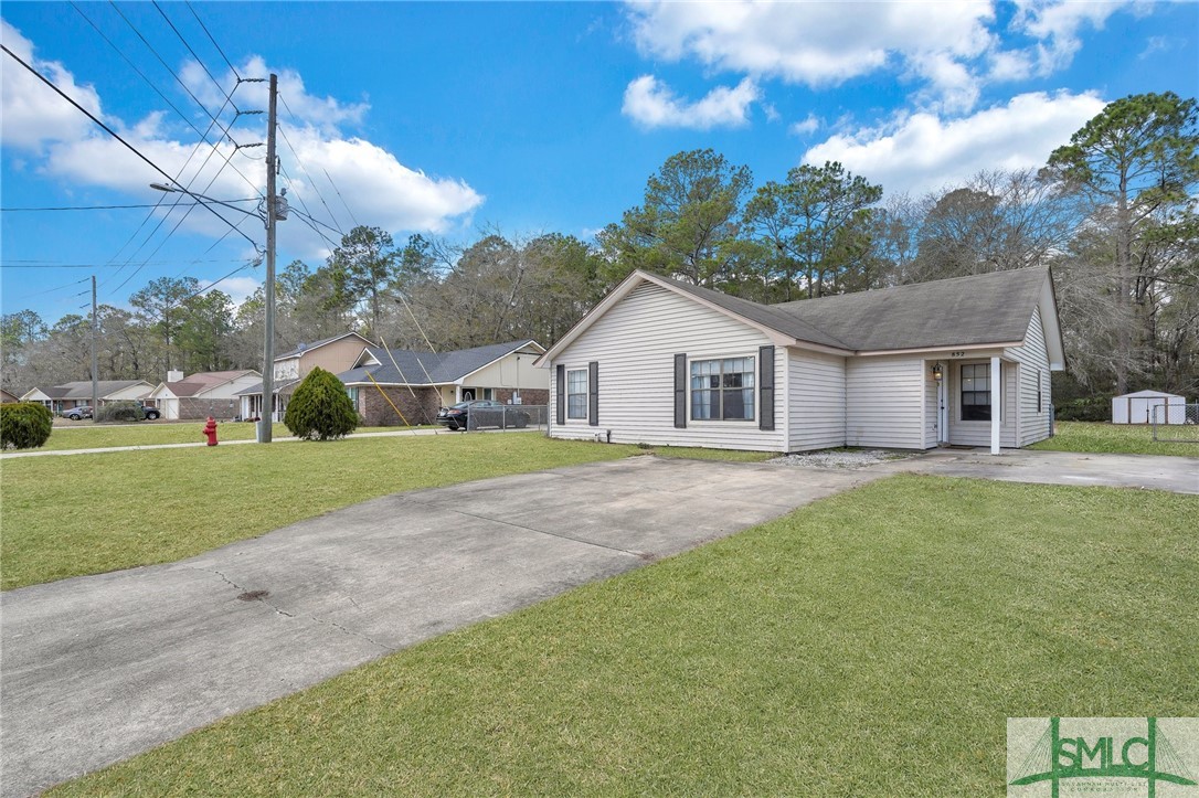 852 Ridgewood Way Hinesville, GA 31313 - Photo 3 of 32 Gallery Image 3