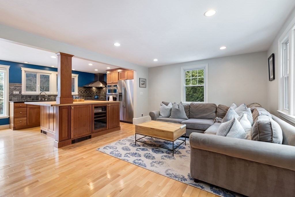 369 Dutton Road Sudbury, MA 01776 - Photo 4 of 28 Gallery Image 4