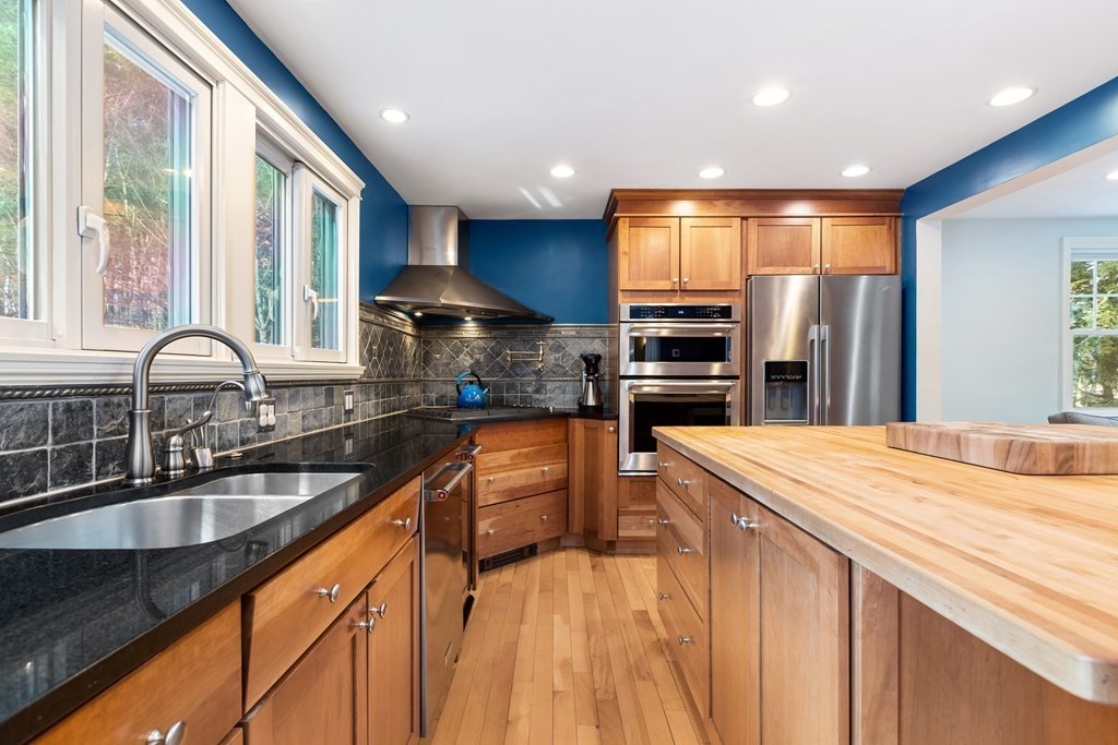 369 Dutton Road Sudbury, MA 01776 - Photo 6 of 28 Gallery Image 6