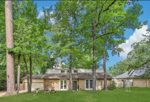 $285,000 | 1728 East Lake Drive, Huntsville, TX 77340