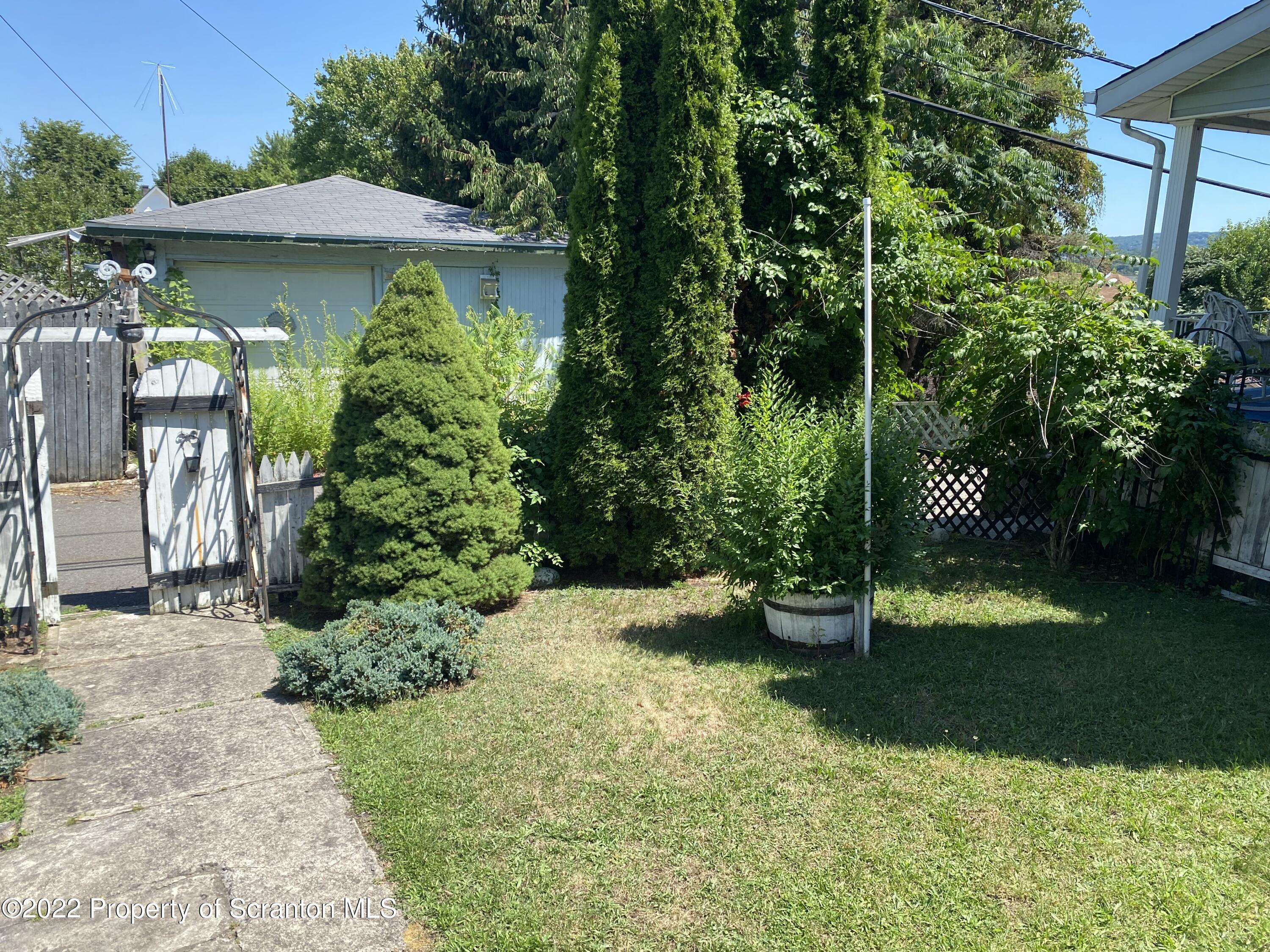 107 South Ridge Street Taylor, PA 18517 - Photo 6 of 26 Gallery Image 6