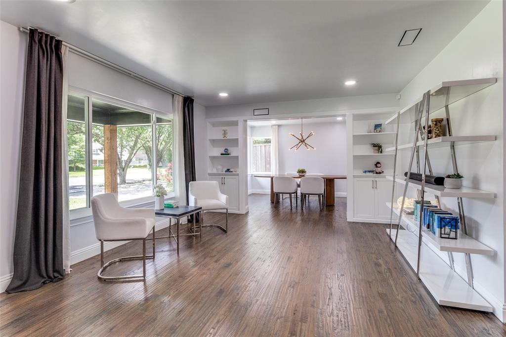 7127 East Mockingbird Lane Dallas, TX 75214 - Photo 4 of 31 a living room with furniture and a table