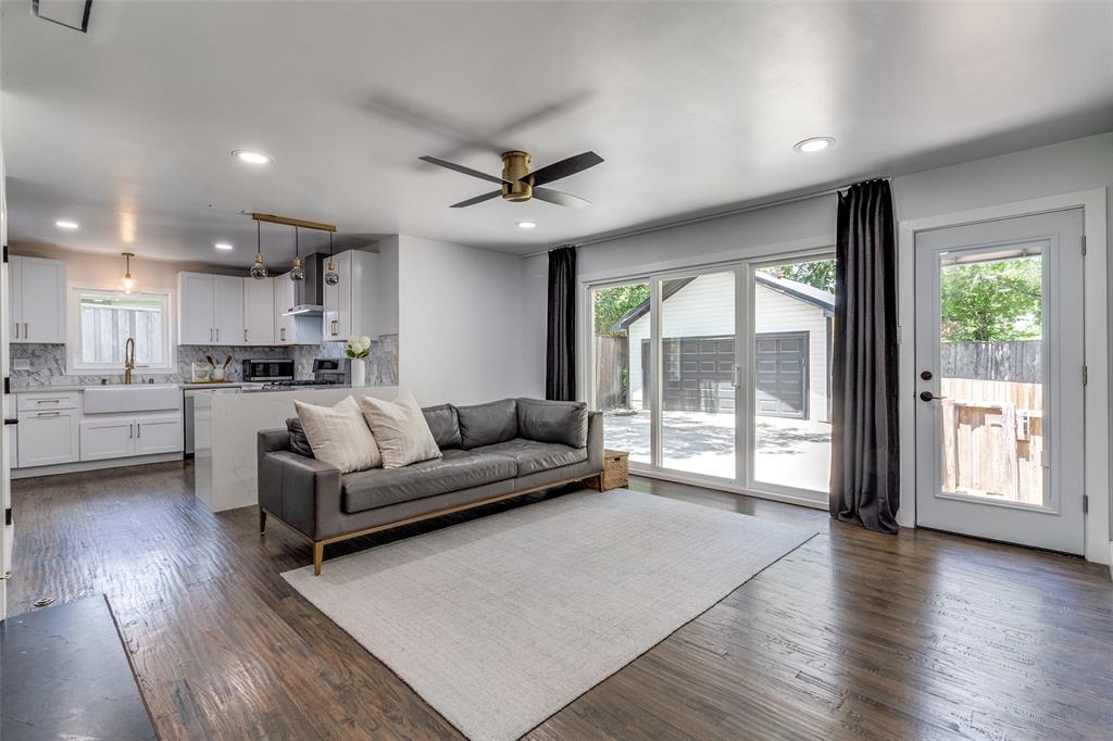 7127 East Mockingbird Lane Dallas, TX 75214 - Photo 10 of 31 a living room with furniture and a large window