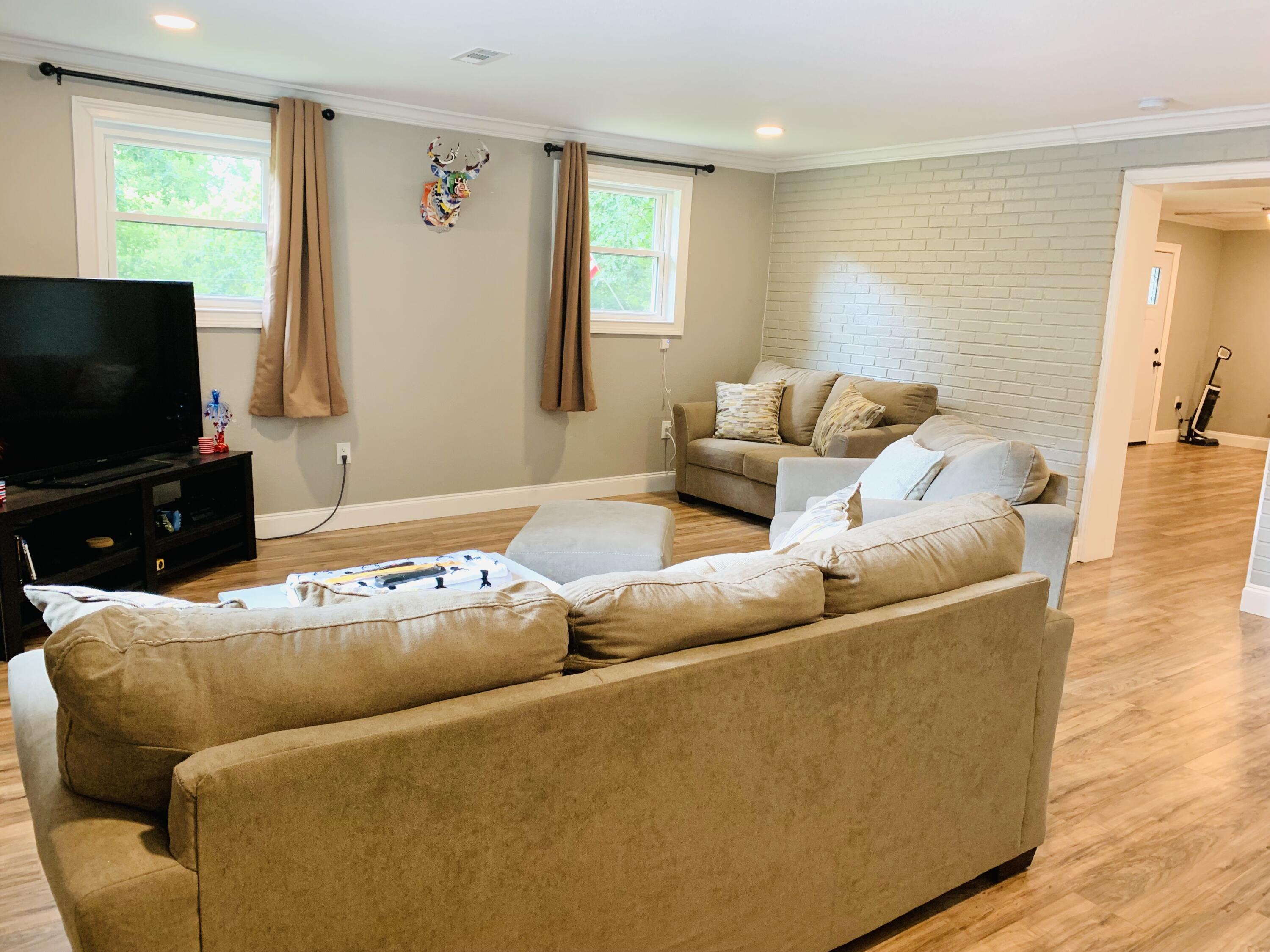 1757 Prospect Church Road Loudon, TN 37774 - Photo 10 of 25 Living room set up in bedroom 3