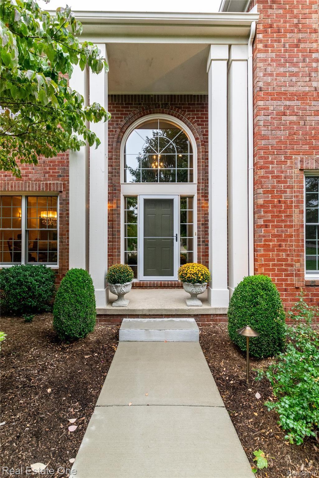 3959 Kaeleaf Road Lake Orion, MI 48360 - Photo 5 of 43 Beautiful Entry