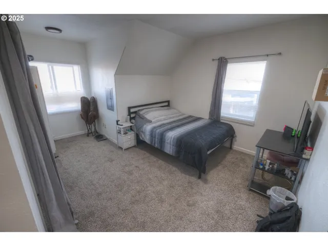 a en suite bathroom with a toilet sink and tub