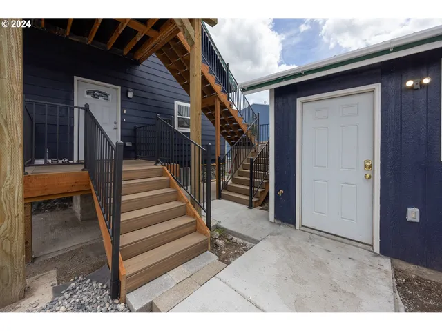 a view of entryway and hall