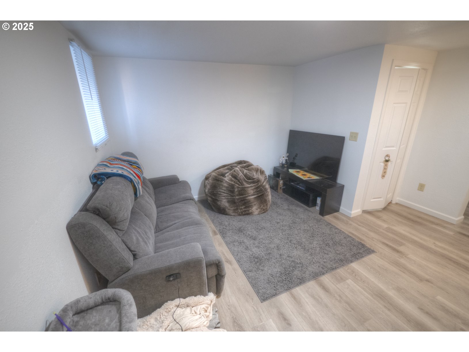 415 Southwest 7th Street Pendleton, OR 97801 - Photo 38 of 44 a living room with furniture and wooden floor