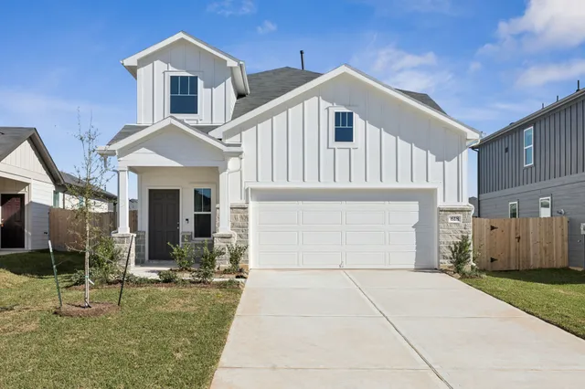 $323,280 | 618 Amber Falls Drive, Montgomery, TX 77356