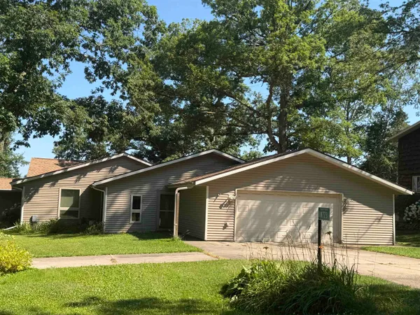 $330,000 | W723 Oak Shore Drive, Fall River, WI 53932