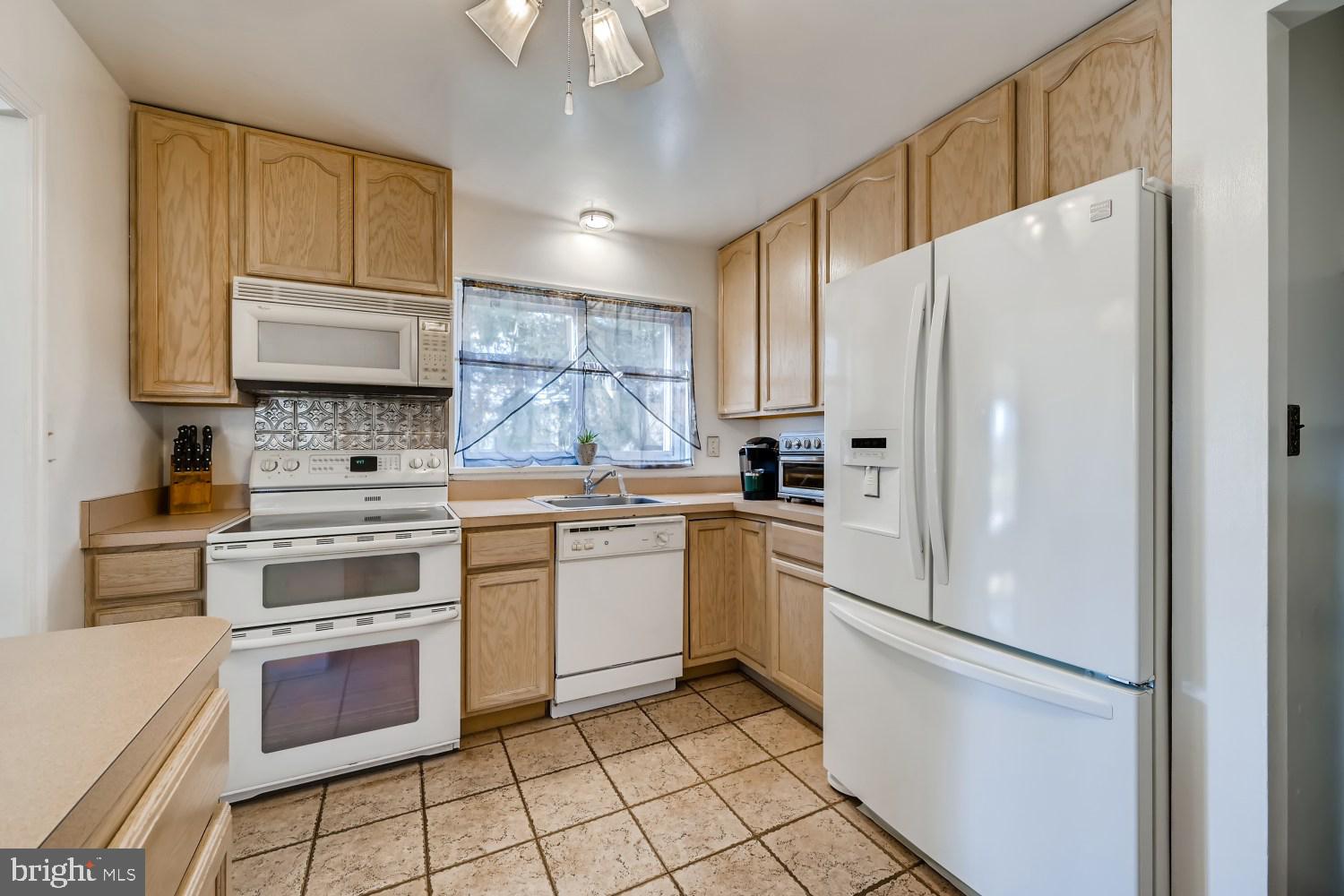 934 Sedgley Road Catonsville, MD 21228 - Photo 8 of 27 Kitchen