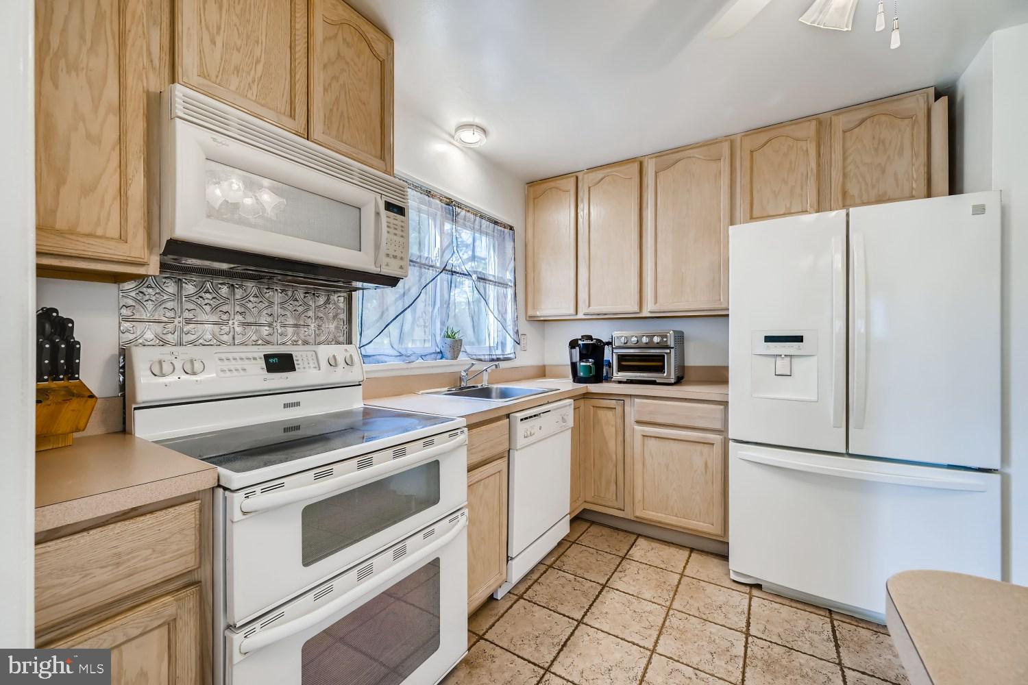 934 Sedgley Road Catonsville, MD 21228 - Photo 9 of 27 Kitchen