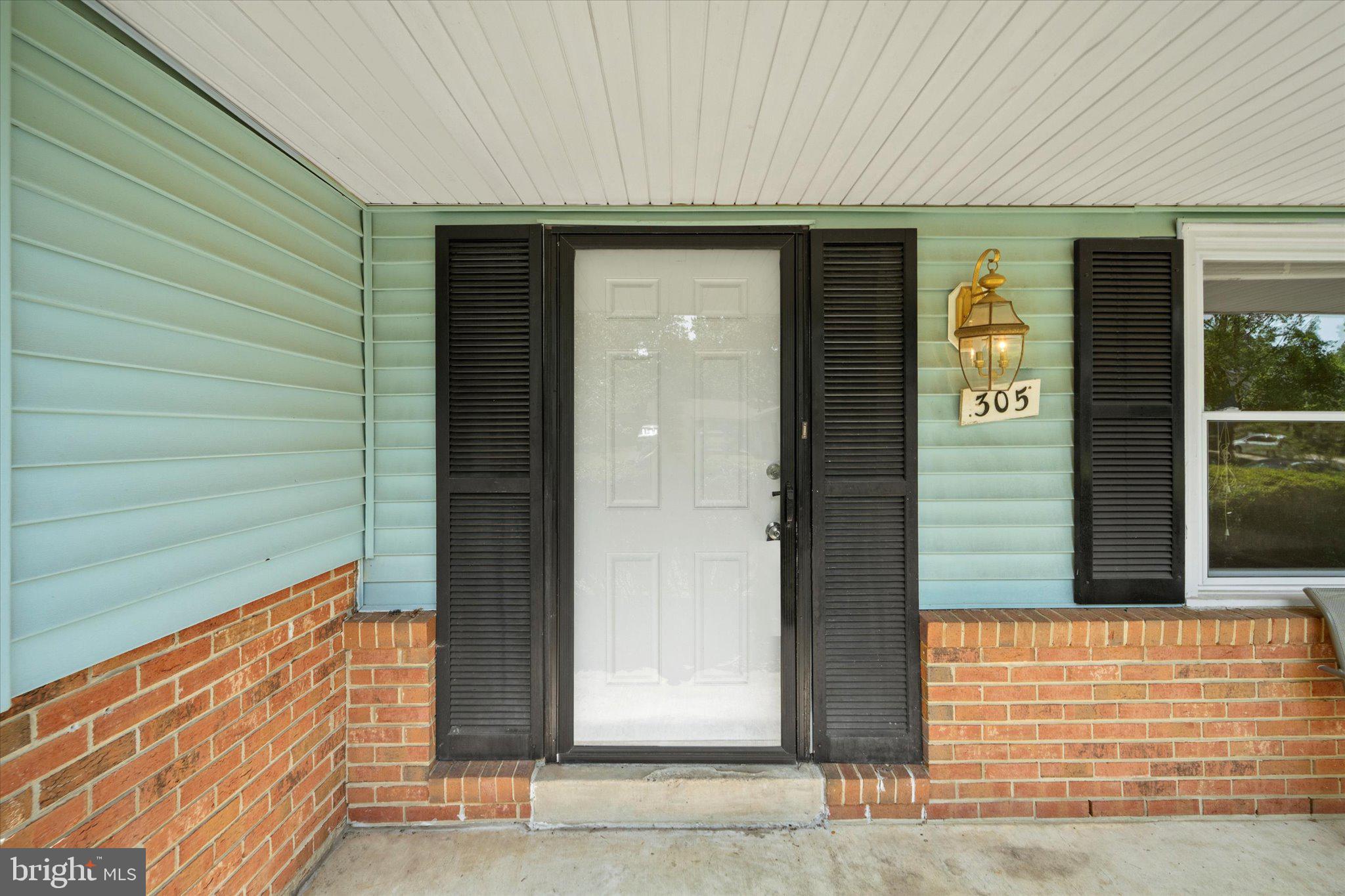 305 South Kennedy Road Sterling, VA 20164 - Photo 3 of 37 Gallery Image 3