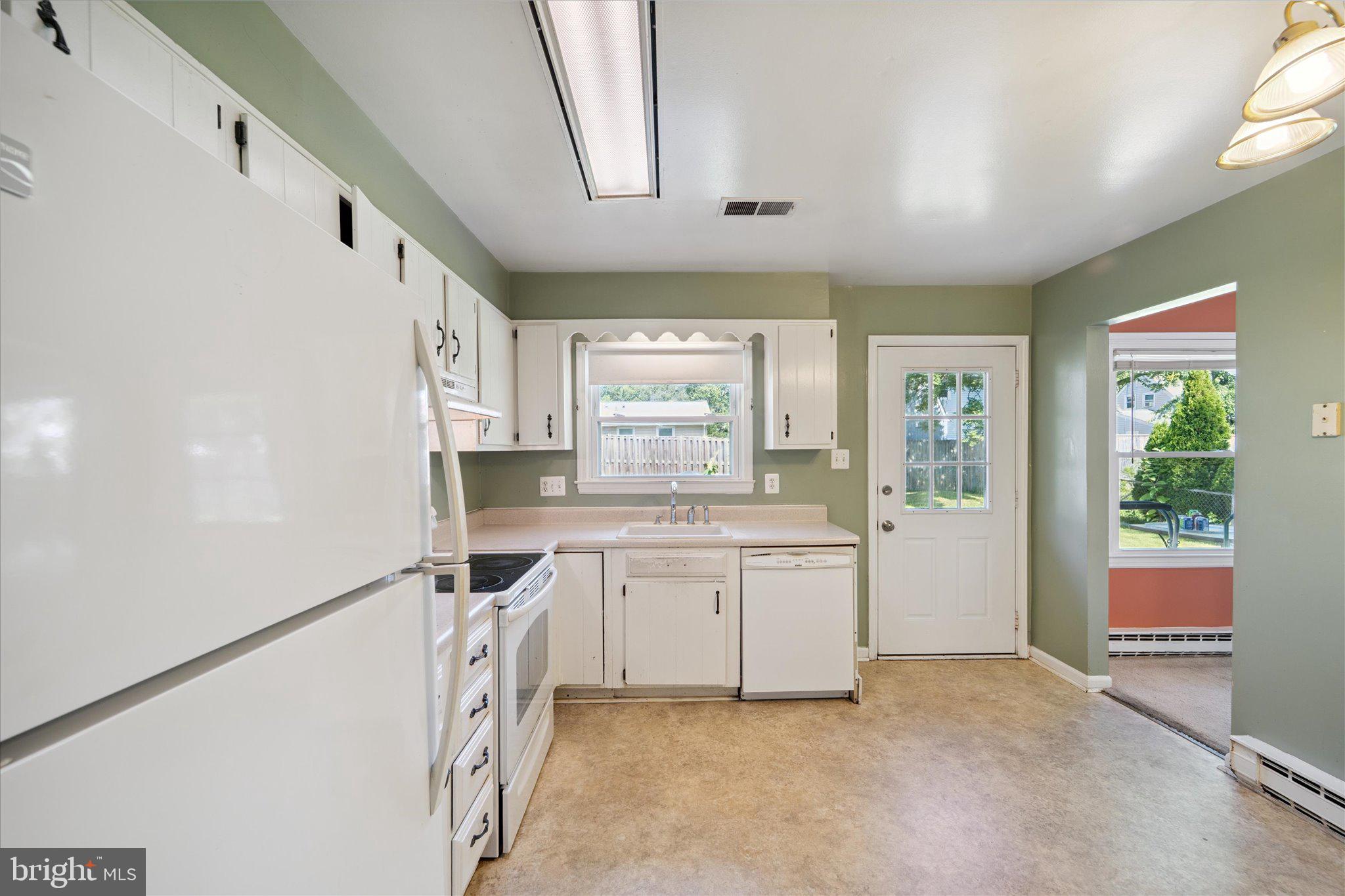 305 South Kennedy Road Sterling, VA 20164 - Photo 6 of 37 Gallery Image 6