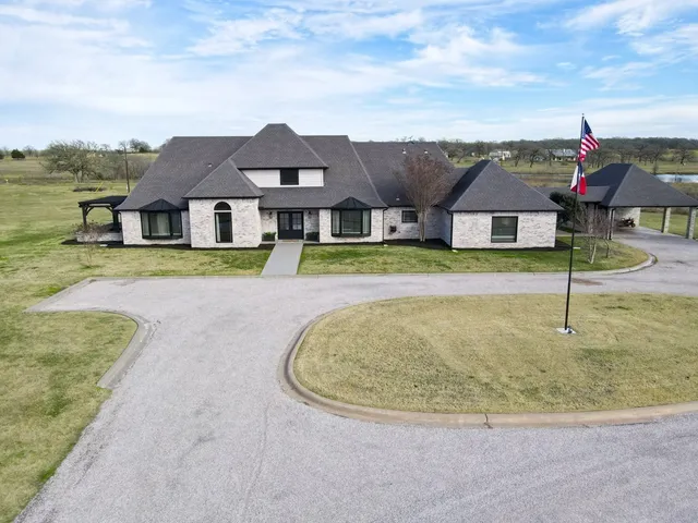 $1,650,000 | 2824 County Road 117, Giddings, TX 78942