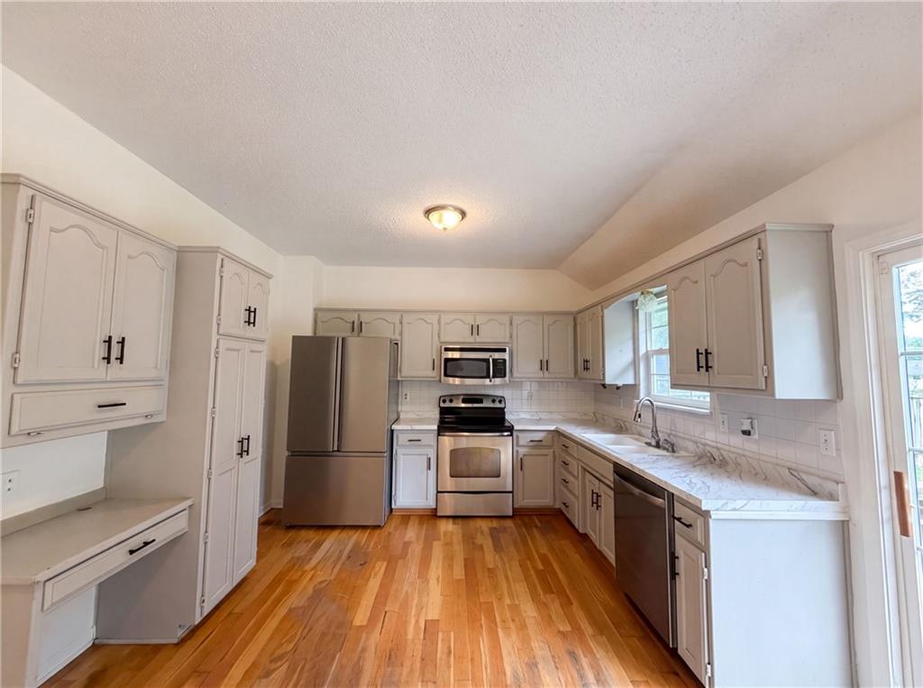 1706 North Lazy Branch Road Independence, MO 64058 - Photo 2 of 13