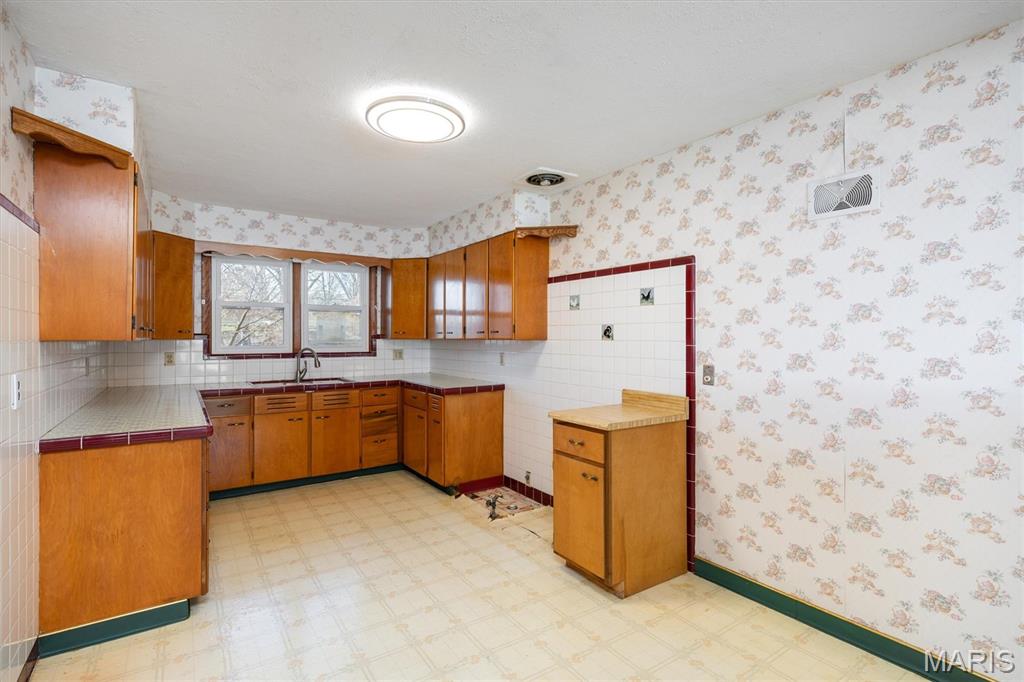 205 West Magnolia Street Marine, IL 62061 - Photo 11 of 40