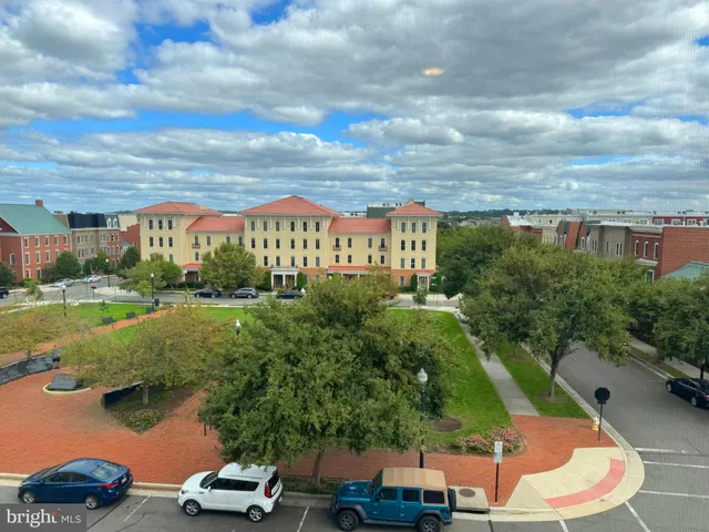 $960,000 | 620 McKenzie Avenue, Alexandria, VA 22301