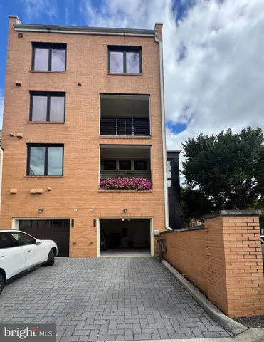 $960,000 | 620 McKenzie Avenue, Alexandria, VA 22301