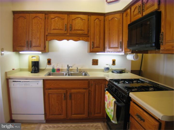 820 Beechwood Road Havertown, PA 19083 - Photo 17 of 25 Kitchen