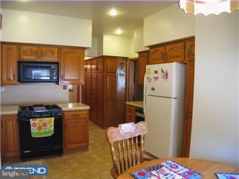 820 Beechwood Road Havertown, PA 19083 - Photo 8 of 25 Kitchen