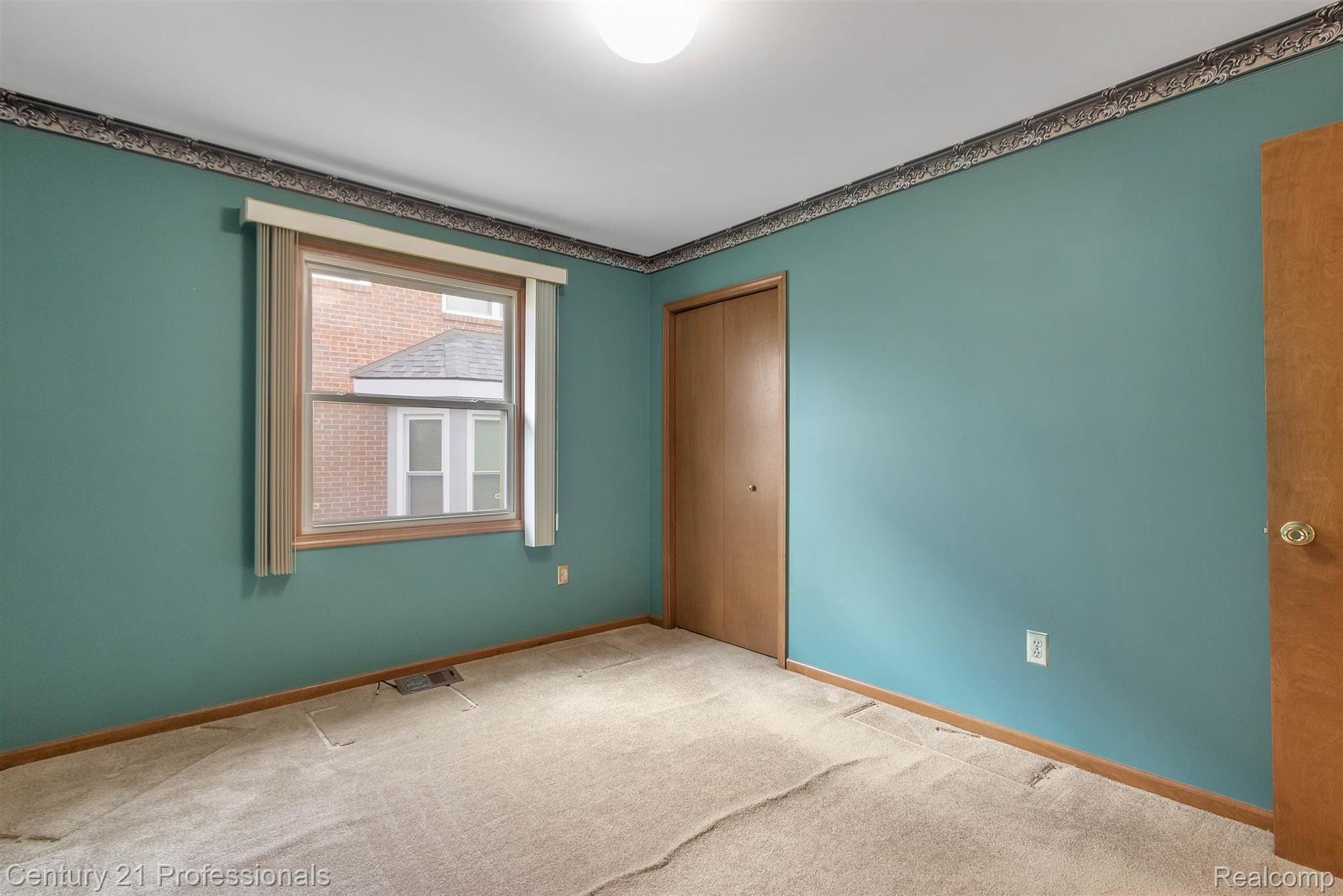 1605 Crestline Lane Rochester, MI 48307 - Photo 26 of 43 29-1605 Crestline Ln-WindowStill-Real-Estate-Photography-29.jpg