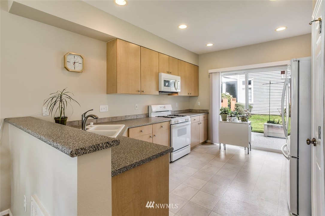 5002 Lake Avenue South, Unit B Renton, WA 98055 - Photo 8 of 25 Gallery Image 8