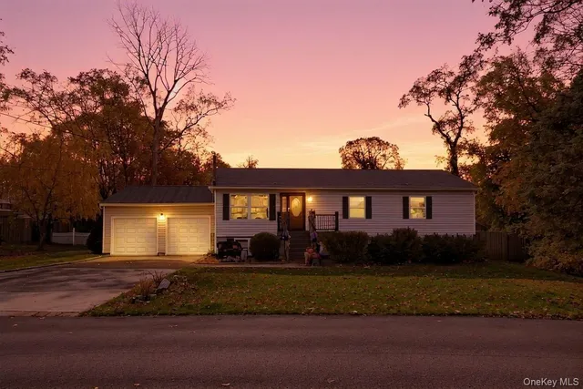 $699,000 | 4 Madach Street, Ronkonkoma, NY 11779