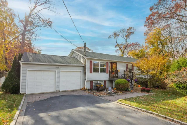 $699,000 | 4 Madach Street, Ronkonkoma, NY 11779