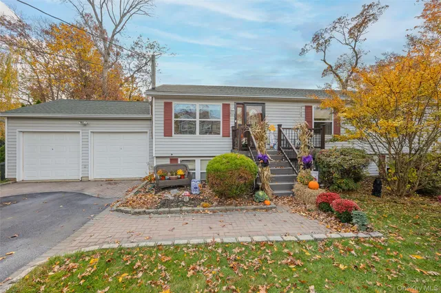 $699,000 | 4 Madach Street, Ronkonkoma, NY 11779