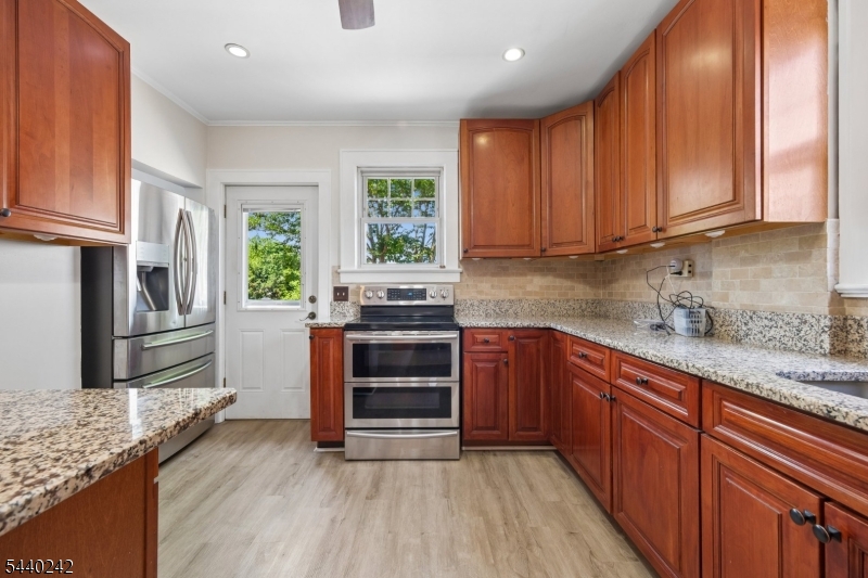 659 Raritan Road Cranford, NJ 07016 - Photo 11 of 36
