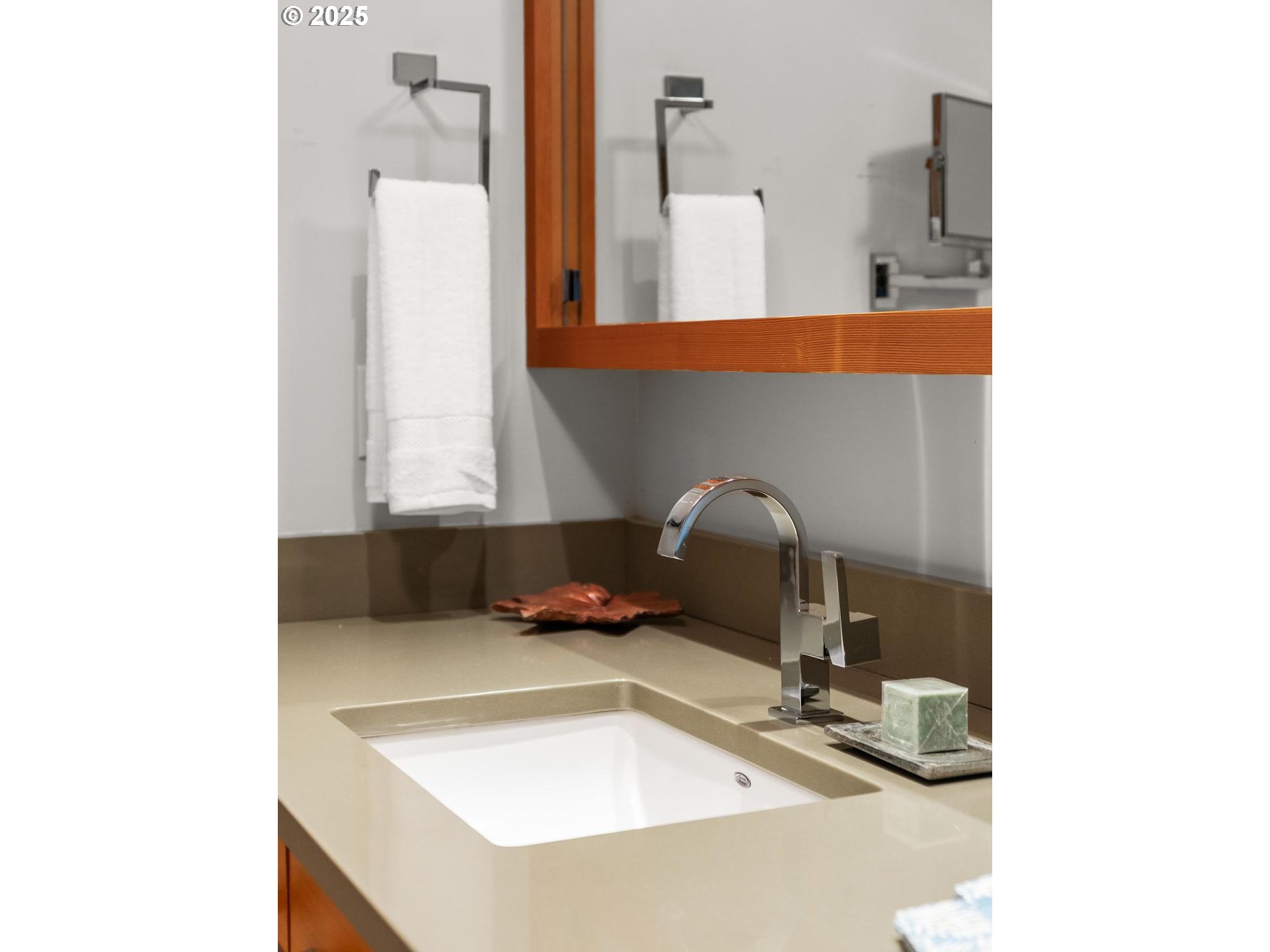 2323 Southwest Park Place, Unit 1006 Portland, OR 97205 - Photo 35 of 47