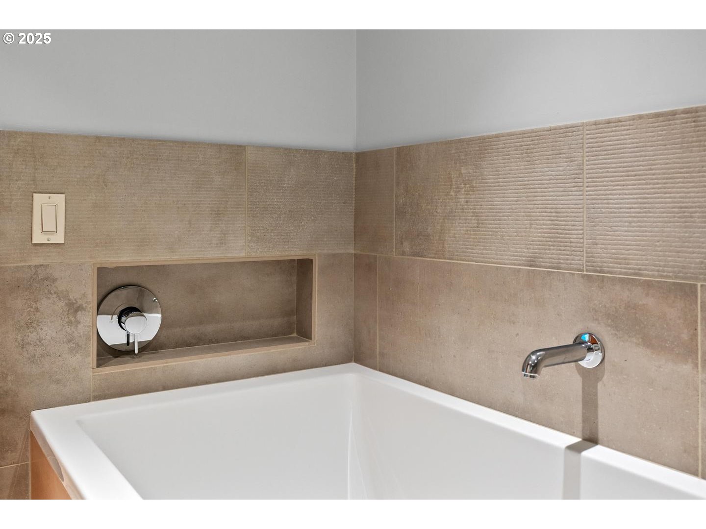 2323 Southwest Park Place, Unit 1006 Portland, OR 97205 - Photo 36 of 47